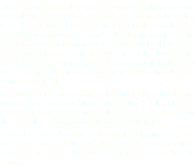 It is well known that the albariño grape variety, under the sweet sound of the atlantic breeze of the Arosa Estuary, found in this Salnes Valley its ideal microclimate. Not in vain, the Cister monks, established in the Armenteira monastery at the end of the XII century, paid from the very first moment much attention to it, teaching the local inhabitants the growing of the grapes and the elaboration of the albariño wine. In fact, and given the importance of this monastery in the history of the Cistercian Order, it was visited by its founder himself, Saint Bernard of Claraval.
Also today, after so many centuries, almost the totality of the albariña grape is grown and vinified in this Salnes Valley, “...full of old stone houses, with scents of grape in the hallways...”, as described by our illustrious fellow countryman Don Ramon de Valle Inclan.
Cambados is the indisputable world capital of Albariño wine. Here was born its “Fiesta del Albariño”, the second oldest wine festivity in Spain, celebrated every first sunday of August since more than 60 years ago.